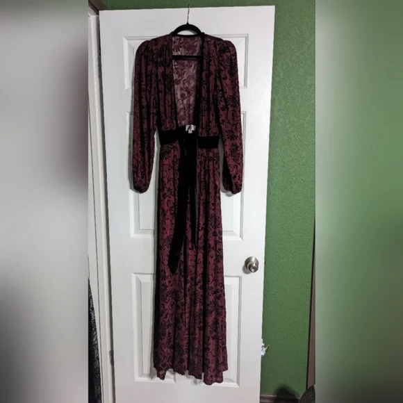 Unique Vintage Burgundy Black Velvet Gothic Robe - Picture 4 of 4
